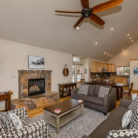 Villa Cedar Crest- Hot Tub- Walk To Ice Skating- Near Downtown And Northstar!